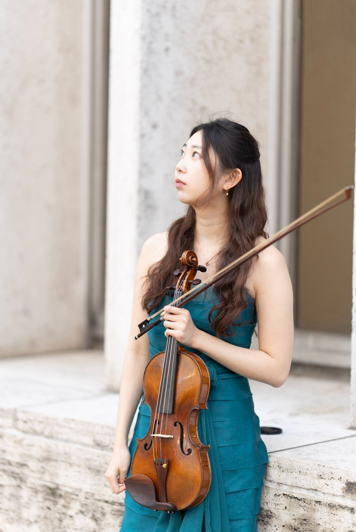 Portrait of violinist Nicole Yun